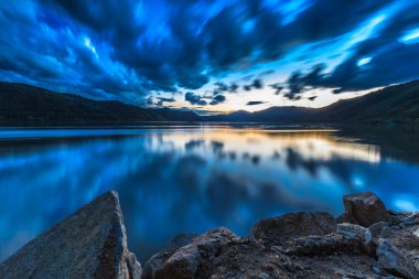 Kara fırtına bulutları