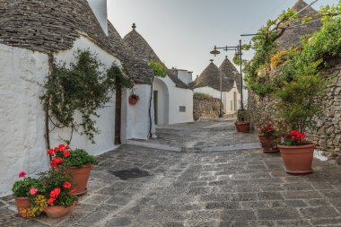 Alberobello 'nun çardağı. Puglia. İtalya..