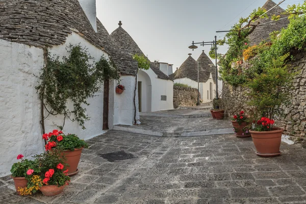Alberobello 'nun çardağı. Puglia. İtalya..