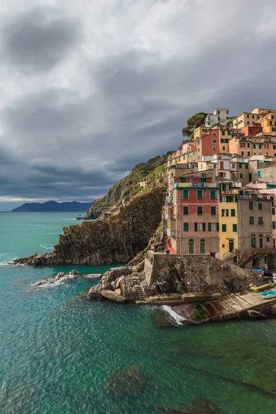 Manarola falu, Olaszország Cinque Terre partjainál — Stock Fotó