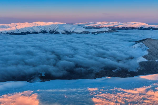 Montagna invernale — Foto Stock