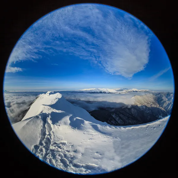 Topo da montanha no inverno — Fotografia de Stock