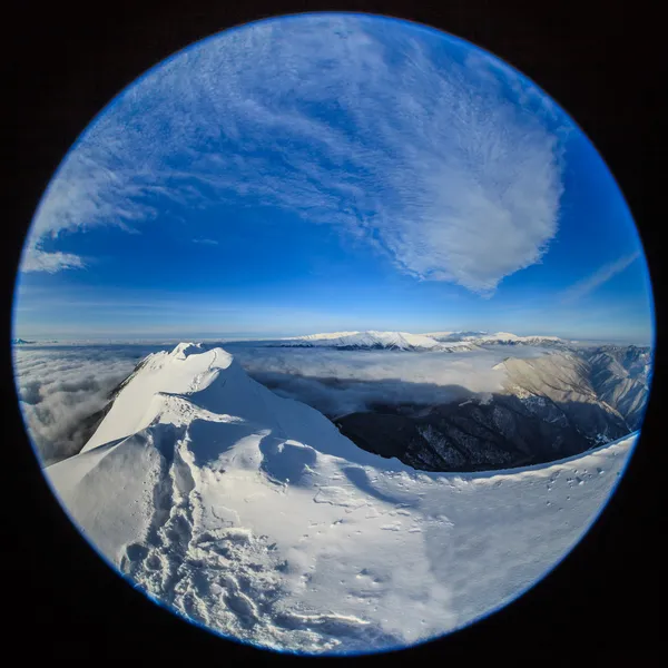 Berggipfel im Winter — Stockfoto