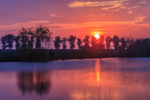 Alba sul lago — Foto Stock