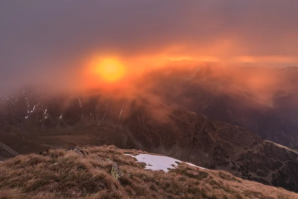 Salida del sol en las montañas Fagaras —  Fotos de Stock