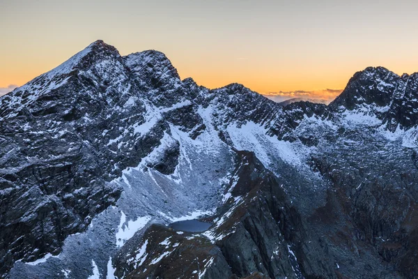 Jezero caltun v pohoří fagaras — Stock fotografie