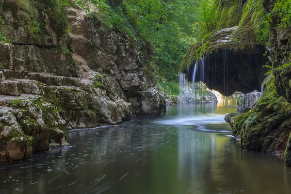 Bigar Cascade Falls in Nera Beusnita Gorges National Park, Romania — Stock Photo, Image