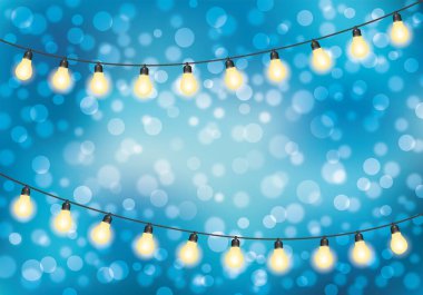 Noel çelenkleri ve karla dolu parlak bir arka plan. Sarı ışık