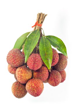 Lychee meyveleri kırmızı. Beyaz arka plan üzerinde izole taze lychees 