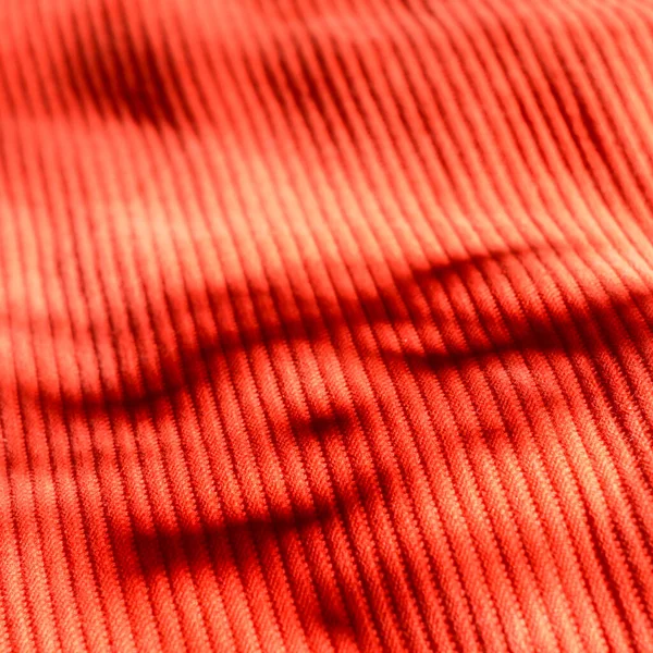 Sfondo Stoffa Rossa Con Ombre Dure Texture Drappeggio Rosso — Foto Stock