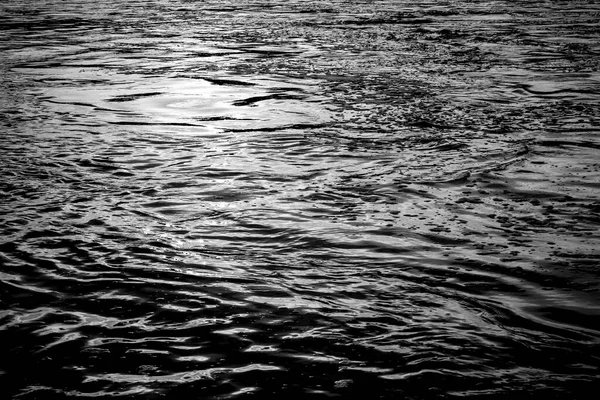 Hermosos Reflejos Luz Solar Superficie Del Agua Durante Puesta Del —  Fotos de Stock