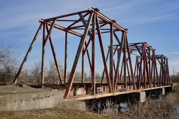 Open Metal Tunnel Bridge Cuckoo Railway Swamp — kuvapankkivalokuva