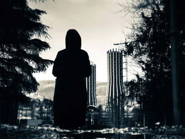 Самотня Фігура Молодої Леді Відбилася Воді Чорно Біле Зображення Невідомого — стокове фото