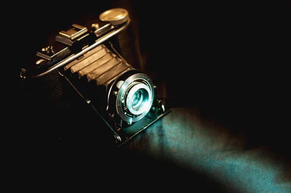 Vintage Analog Film Camera Bright Cold Ray Light Vintage Photographic — Stock Photo, Image