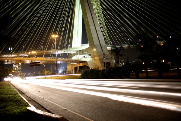 Işığın uzun yollar ile gece Fotoğraf Sergisi — Stok fotoğraf