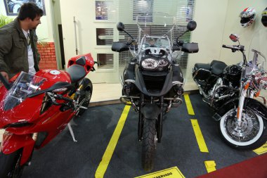 Motosiklet bmw r 1200 siyah