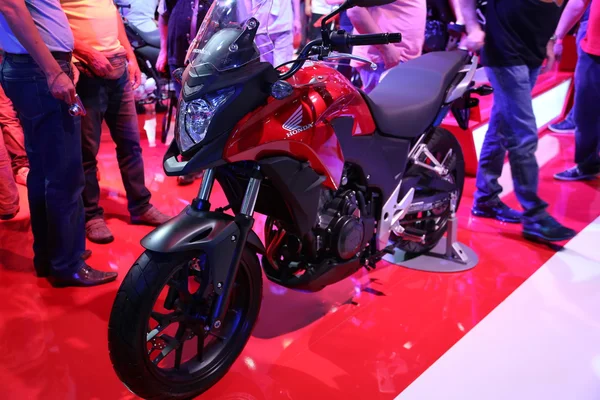 Moto Honda CB500X rouge — Photo