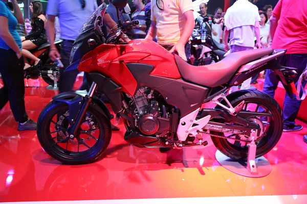 Moto Honda CB500X rouge — Photo
