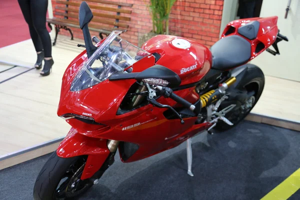 ドゥカティ 1199年パニガーレ赤いオートバイします。 — ストック写真