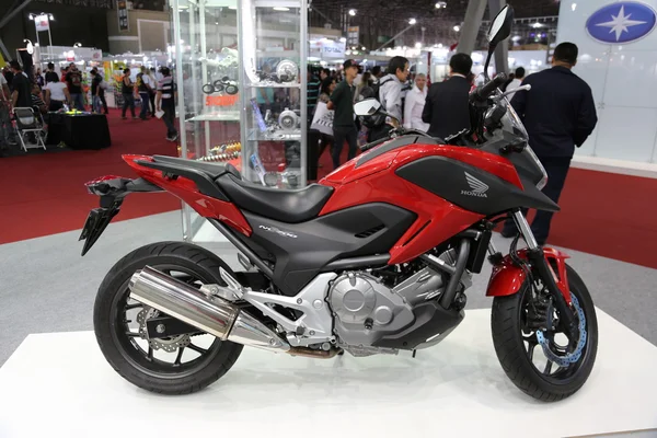 Honda motorkerékpár nc 700 piros — Stock Fotó