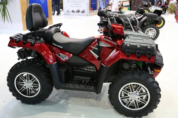 Sportman 850 touring rosso — Foto Stock