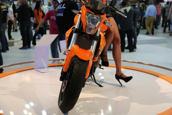 Keeway motocicleta laranja — Fotografia de Stock