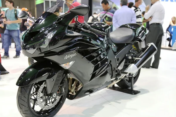 Motocicleta kawasaki ninja preto modelo ZX-14R — Fotografia de Stock