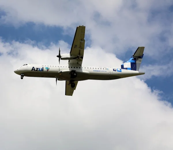 Aereo su sfondo cielo naturale blu — Foto Stock