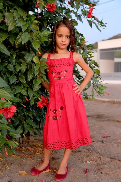 Child making a model pose — Stock Photo, Image