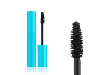 Uygulayıcı fırçasıyla mavi rimel tüpünü aç ve güzellik ürünü görüntüsü için beyaz arkaplanda tüylerin detaylı yakın plan görüntülerini aç.