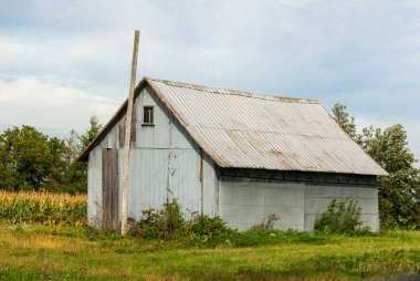 Quebec 'in güneyindeki eski ahır.