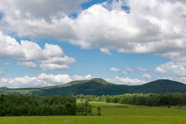 Adirondack Dağları 'nın kalbinde yaz sahnesi