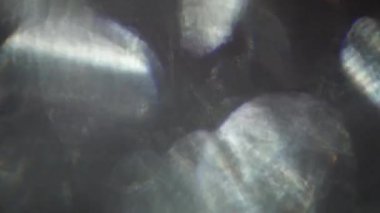 Birinci sınıf holografik arka plan. Güzel ışık geçişleri. Karanlık uzayda ışık parlıyor. Hareket tasarımı için iyi.