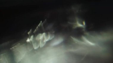 Soyut yanıp sönen ışıklar arka planda parıldıyor. Kusursuz döngülü görüntüler.