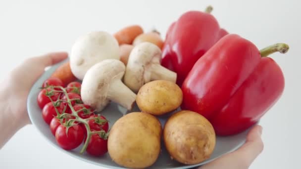 Legumes Orgânicos Fazenda Tomates Cereja Cenouras Batatas Pimentas Cogumelos Umas — Vídeo de Stock