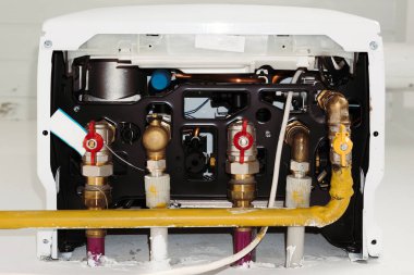 Gaz ısıtıcısı, alt görüş, inşaat. Yakın çekim..