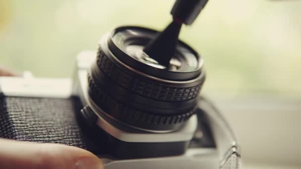 Process Cleaning Old Film Camera Lens Professional Photographic Equipment Camera — 图库视频影像