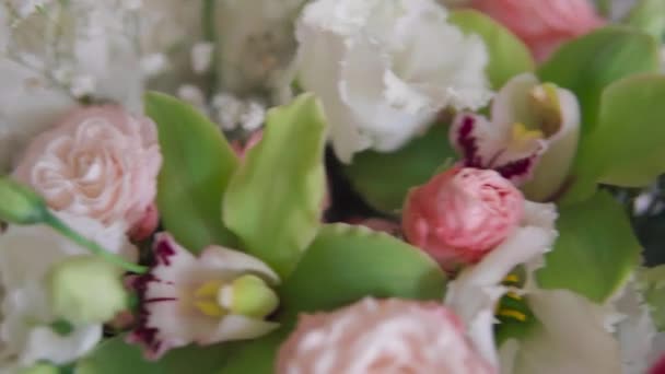 Чудовий Букет Різних Свіжих Квітів Троянди Інші Квіти Романтичний Квітковий — стокове відео