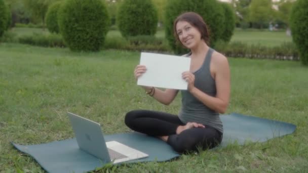 Yoga Instructor Invites Students Woman Empty Copy Space Sheet Her — Vídeo de Stock