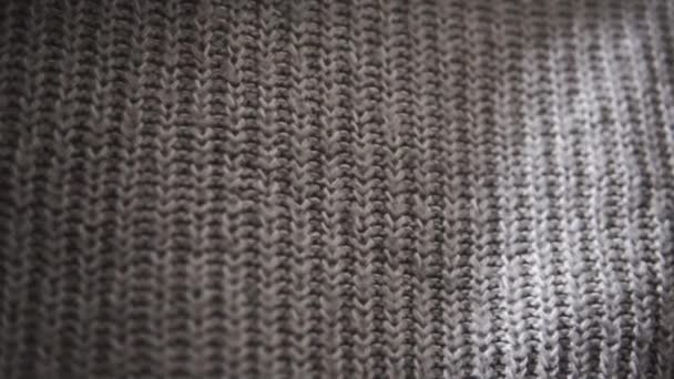 Pletené Šedé Akrylové Tkaniny Panoramatický Detailní Pohled Svetr Teplý Kostkovaný — Stock video