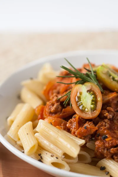 Pasta penne bolonhesa — Fotografia de Stock