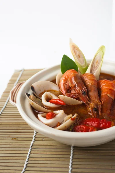 Tom yum zuppa di frutti di mare piccanti — Foto Stock