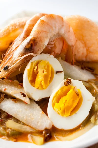 Tradycyjne potrawy lontong ketupat ryż placek — Zdjęcie stockowe
