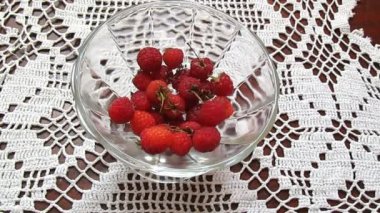 Ahududu ve buket chamomiles