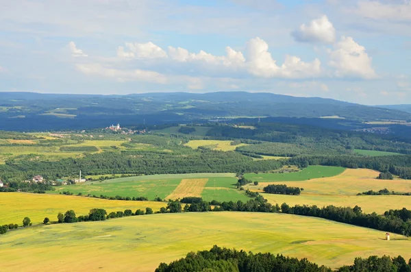 Uitzicht vanaf windparken in het Tsjechische regio Karlsbad — Stockfoto