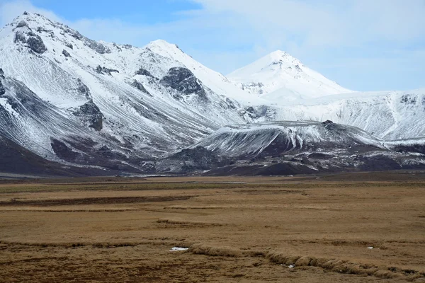 Krajobraz szczyty pokryte śniegiem Wulkany Islandii — Zdjęcie stockowe