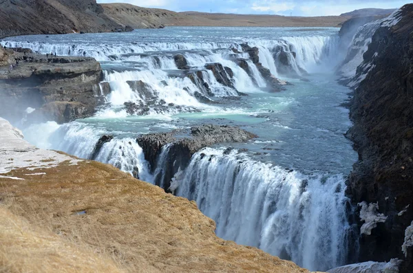 在黄金圆环中的金色瀑布 gullfoss — 图库照片