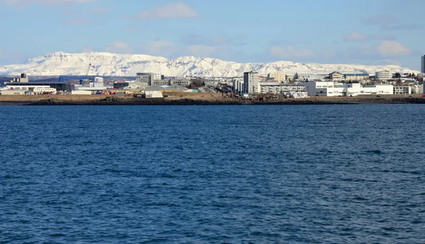 View of the city of Reykjavík ships sailing on the sea — Stok fotoğraf