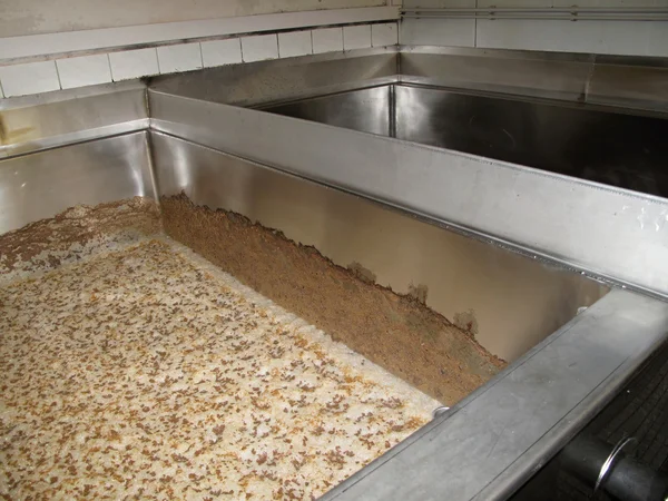 Paslanmaz çelik kapsayıcıyla malt - bira bira