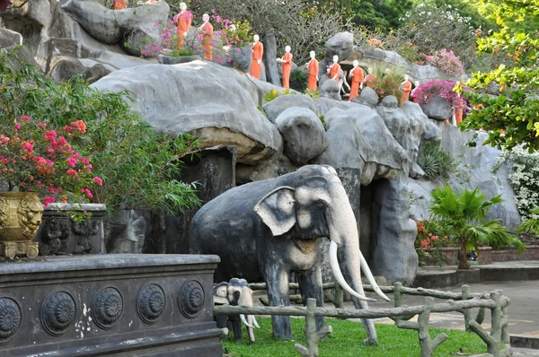 Number of standing Buddhas in Srí Lanka Dambulla — 图库照片